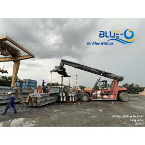 REACH STACKER