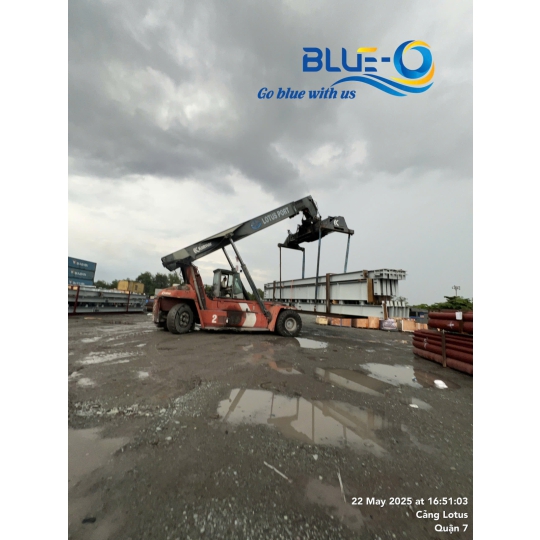 REACH STACKER