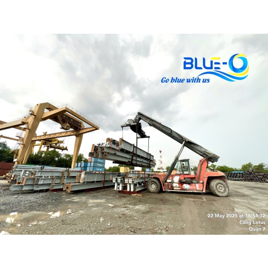 REACH STACKER