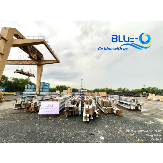 REACH STACKER
